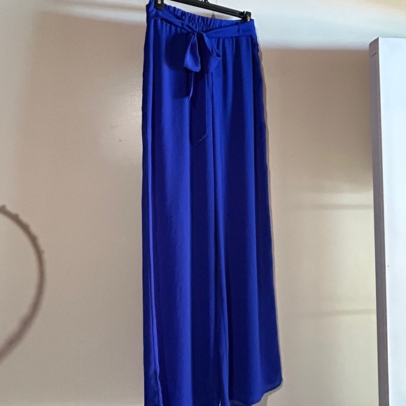 Beautiful long flowy pants - Picture 2 of 4